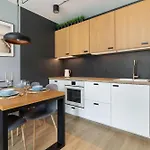Chmielna Riverside Premium With Parking In The Centre By Renters דירה גדנסק