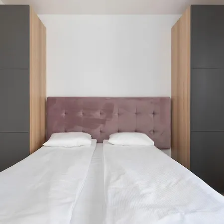 Apartment Chmielna Riverside Premium With Parking In The Centre By Renters