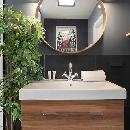 Family In The Centre By Renters * גדנסק